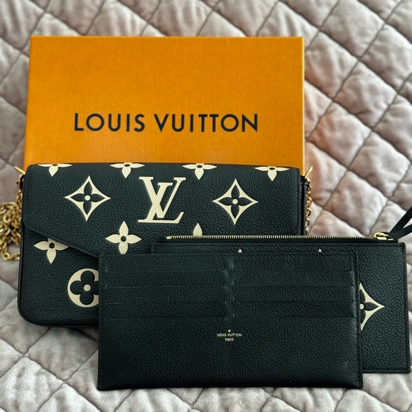 Louis Vuitton Pochette Felicie Black Beige
Shoulderbag 3PCS Set W/Box - Picture 8 of 16